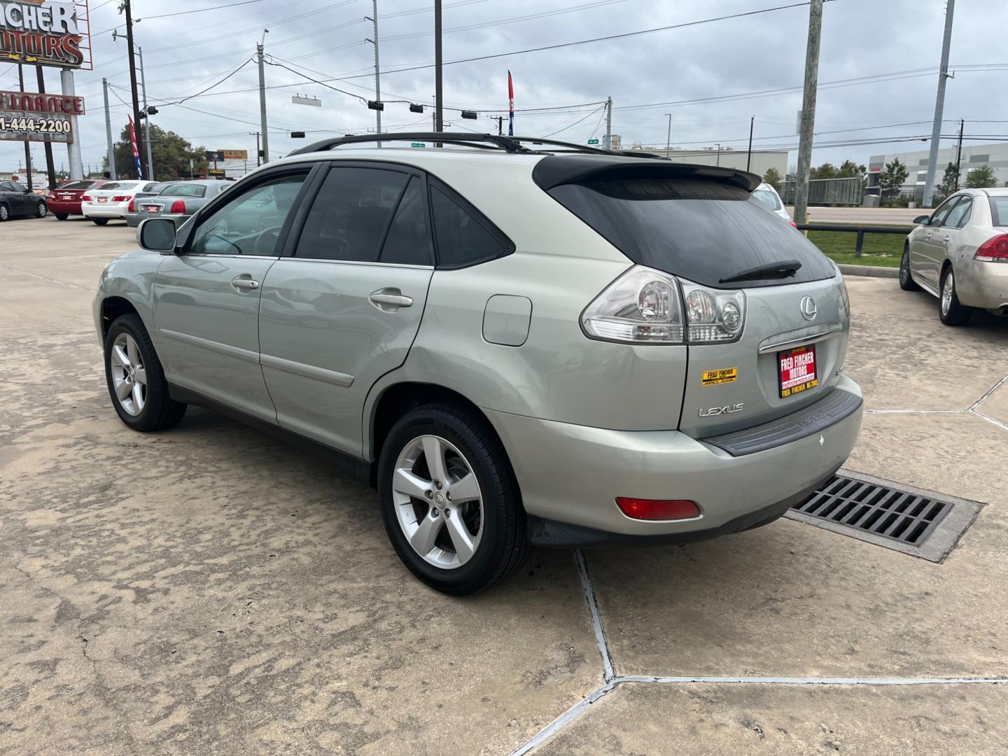 2004 SILVER /TAN Lexus RX 330 (JTJGA31U340) with an 3.3 engine, Automatic transmission, located at 14700 Tomball Parkway 249, Houston, TX, 77086, (281) 444-2200, 29.928619, -95.504074 - Photo#4